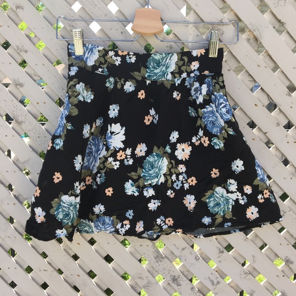 Garage Floral Skirt - Picture 4 of 5